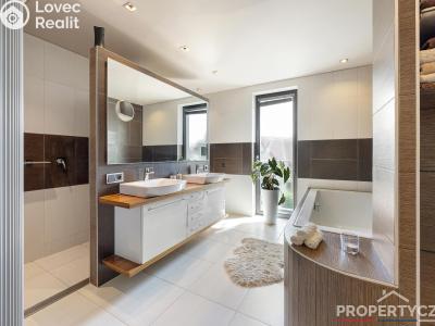 Продаж багатогенного будинку Praha, Žďárská č. 29