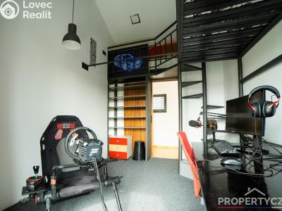 Продаж багатогенного будинку Praha, Žďárská č. 35