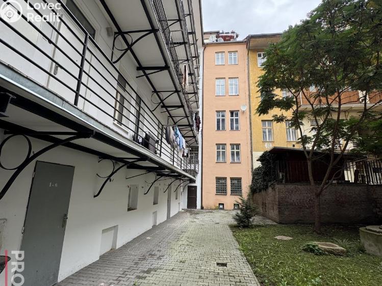 Prodej komerční nemovitosti Praha, Arbesovo náměstí 314/10 č. 8