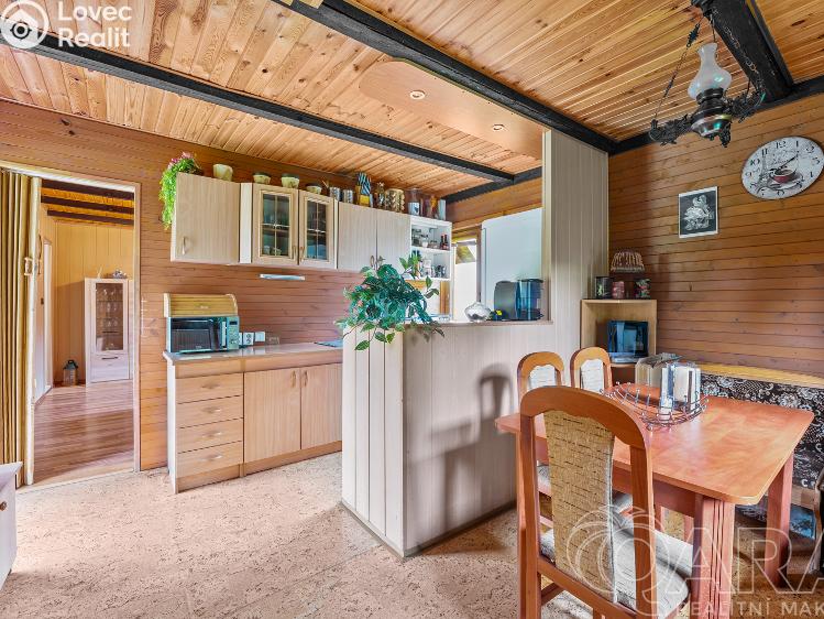 Sale hut Chvalkovice č. 7