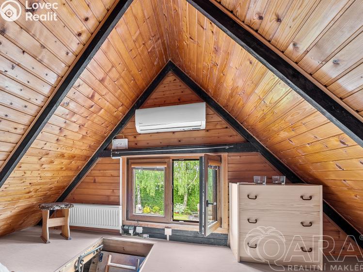 Sale hut Chvalkovice č. 8