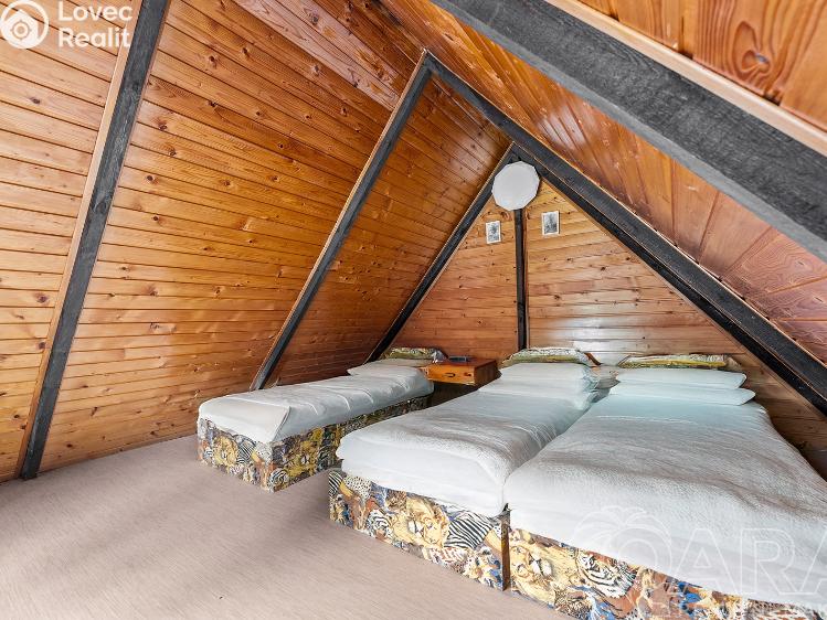 Sale hut Chvalkovice č. 9