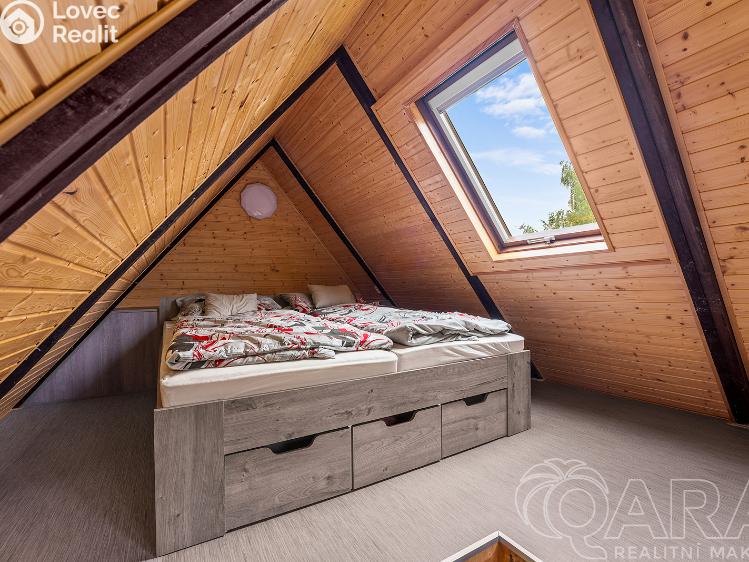 Sale hut Chvalkovice č. 10