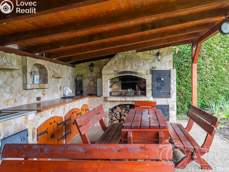 Sale hut Chvalkovice č. 13