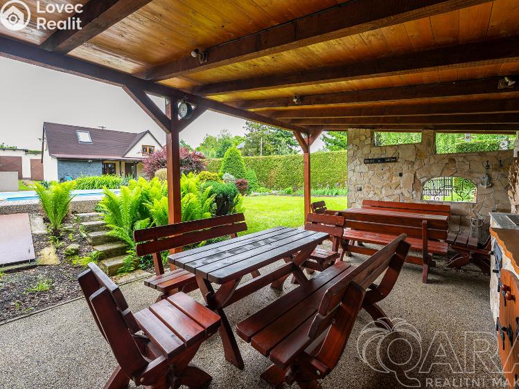 Sale hut Chvalkovice č. 14