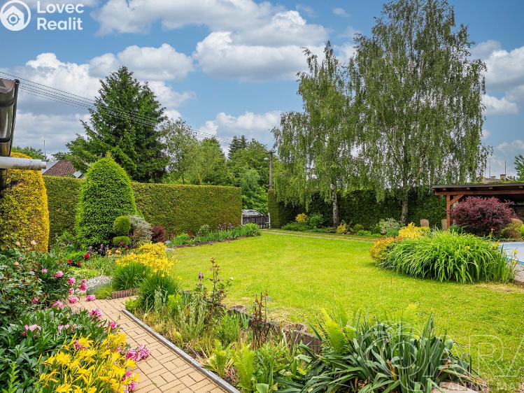 Sale hut Chvalkovice č. 16