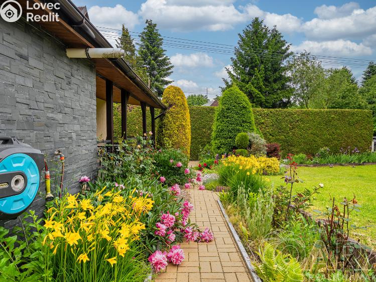 Sale hut Chvalkovice č. 18