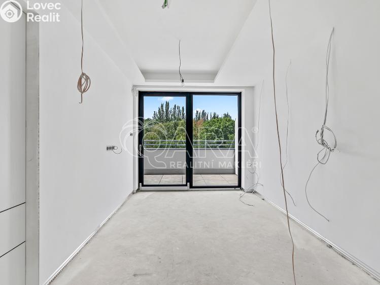 Prodej bytu 3+KK Praha, Spojovací 1051/27 č. 8