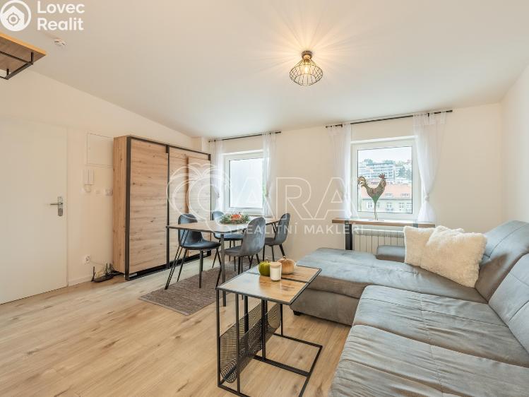 Prodej bytu 2+KK Praha, Holubova 2517/4 č. 9