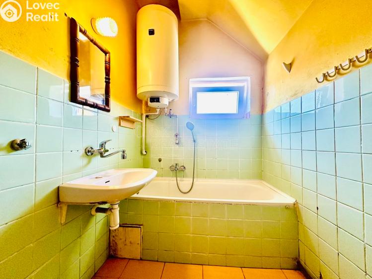 Prodej rodinného domu Tlučná, Hlavní č. 10