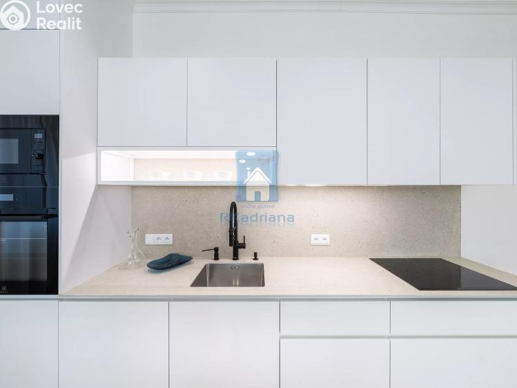 Продажа квартиры 2+KK Praha, Jeseniova č. 10