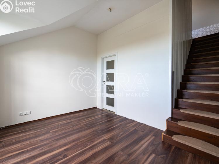 Prodej bytu 5+KK Holubice, Za Dvorem 211 č. 24