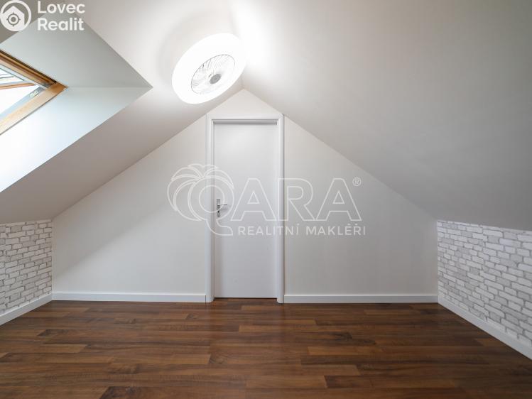 Prodej bytu 5+KK Holubice, Za Dvorem 211 č. 26