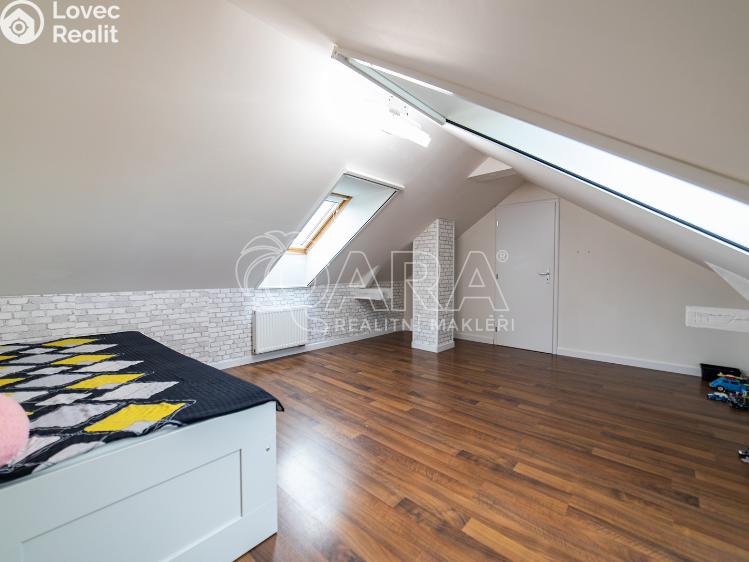 Prodej bytu 5+KK Holubice, Za Dvorem 211 č. 28