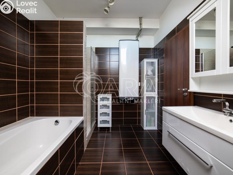 Prodej bytu 5+KK Holubice, Za Dvorem 211 č. 9