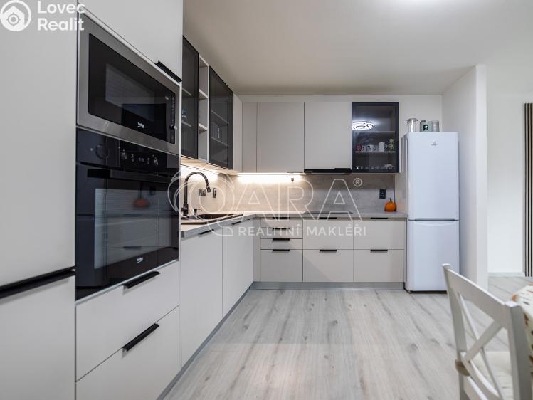 Prodej bytu 5+KK Holubice, Za Dvorem 211 č. 5