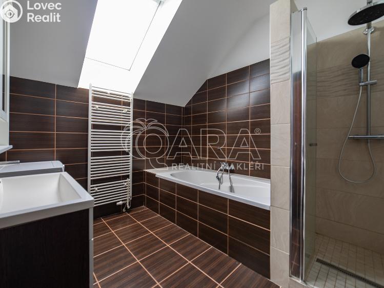 Prodej bytu 5+KK Holubice, Za Dvorem 211 č. 11