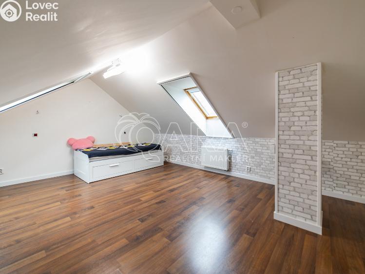 Prodej bytu 5+KK Holubice, Za Dvorem 211 č. 23