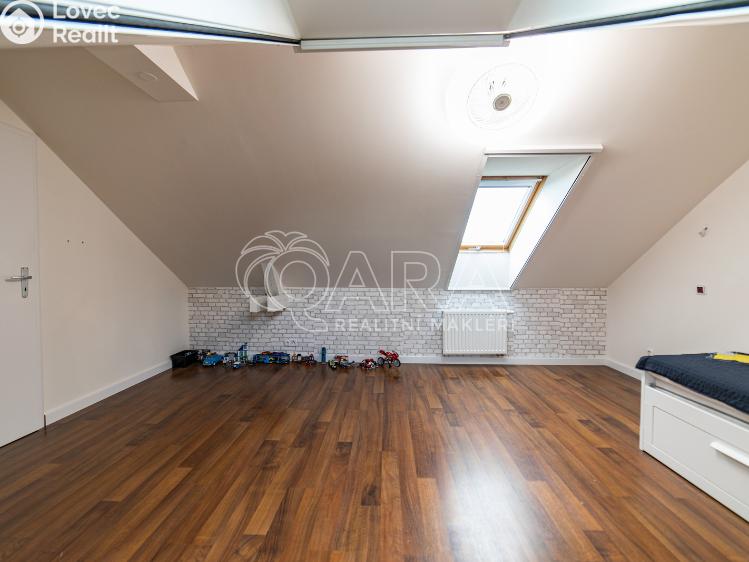 Prodej bytu 5+KK Holubice, Za Dvorem 211 č. 25