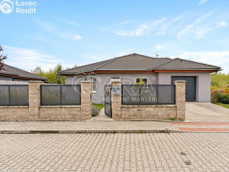 Sale family house Postřižín, Jelení 513 č. 1