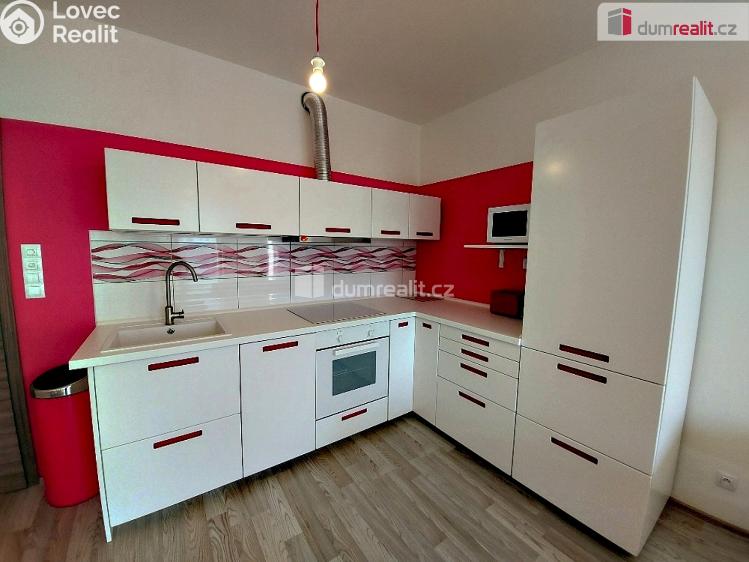 Prodej bytu 1+KK Praha 18, Kadečkové č. 1