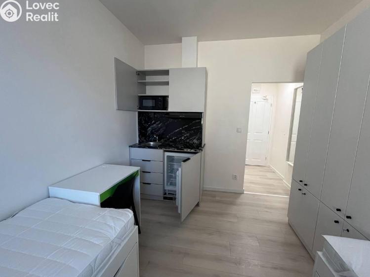 Pronájem bytu 1+KK Praha, Kotlaska 64/5 č. 2