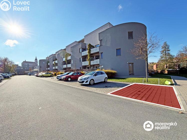 Pronájem garážového stání Oslavany, náměstí 13. prosince č. 1