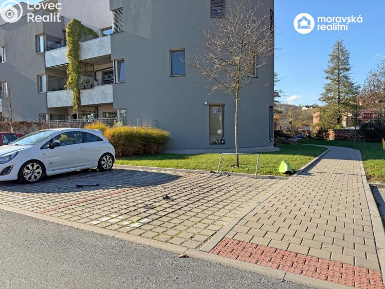 Pronájem garážového stání Oslavany, náměstí 13. prosince č. 2