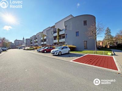 Rent parking place Oslavany, náměstí 13. prosince č. 1