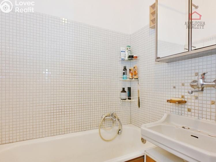 Prodej bytu 2+1 Praha, Pod lázní 1026/2 č. 12