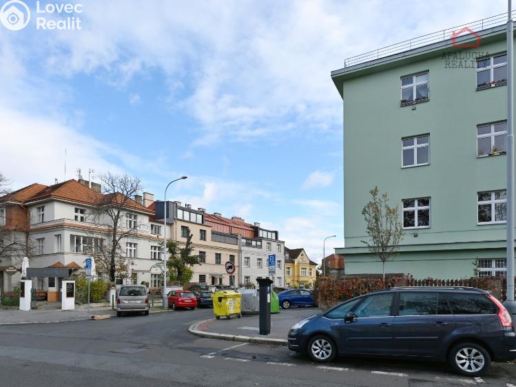 Prodej bytu 2+1 Praha, Pod lázní 1026/2 č. 19