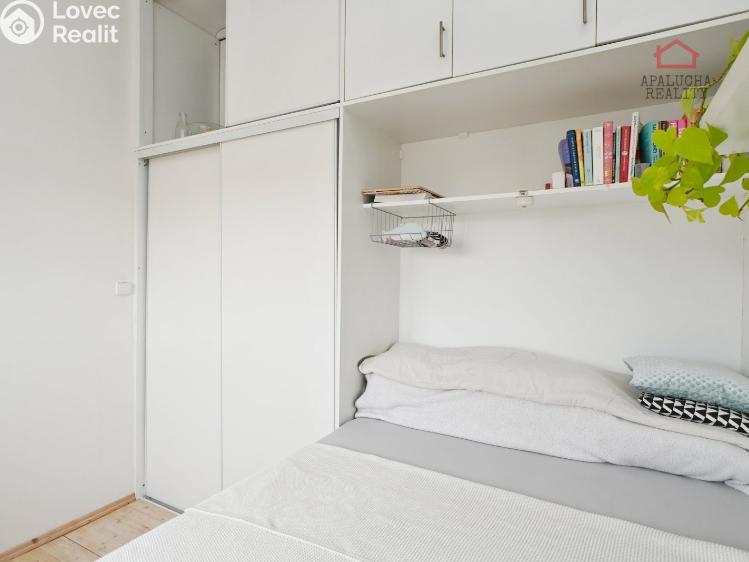 Prodej bytu 2+1 Praha, Pod lázní 1026/2 č. 8