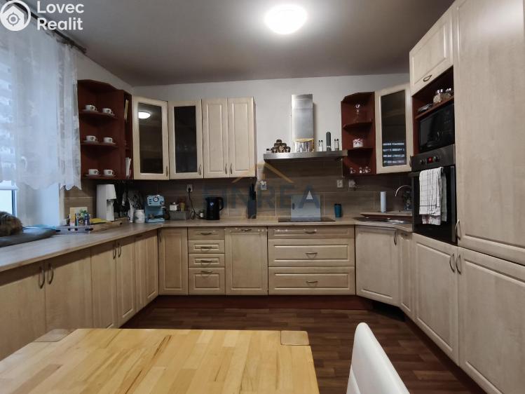 Продаж сімейного будинку Peruc č. 1