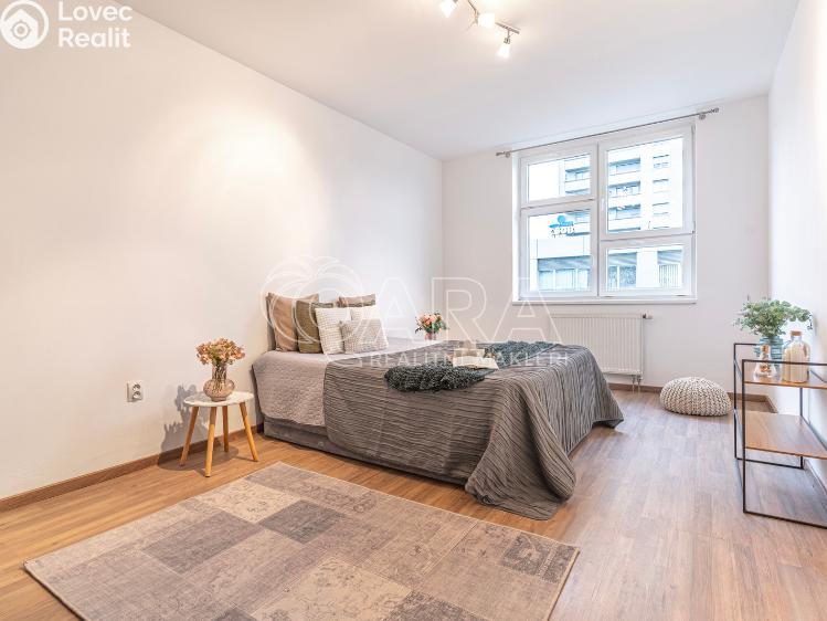 Prodej bytu 3+1 Praha, Petržílkova 2564/21 č. 8