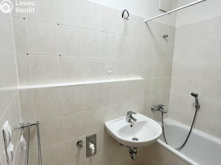 Pronájem bytu 1+KK Karlovy Vary, Kryzánkova č. 9