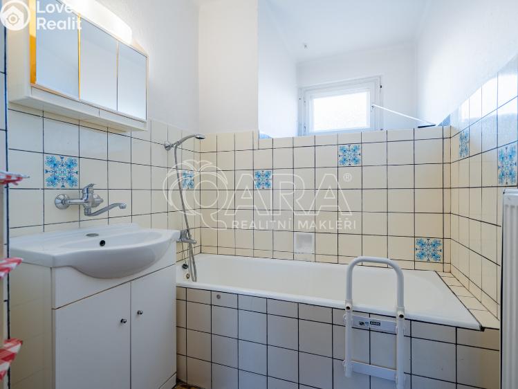 Продаж сімейного будинку Komárov, Sokolovická 400 č. 19