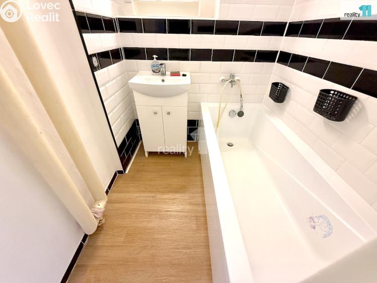 Pronájem bytu 3+1 Karlovy Vary, Majakovského č. 10