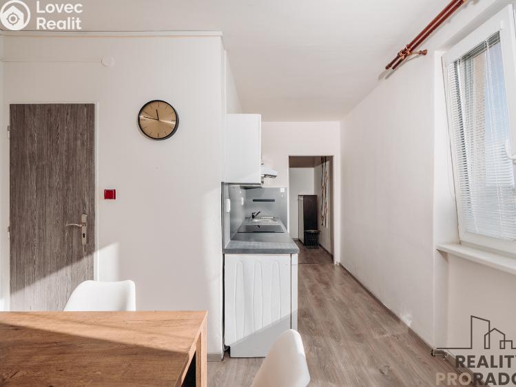 Prodej bytu 3+1 Hodonín, Národní třída 3573/63 č. 12