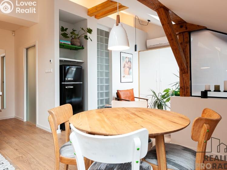 Pronájem bytu 1+KK Praha, Čs. armády 369/7 č. 3