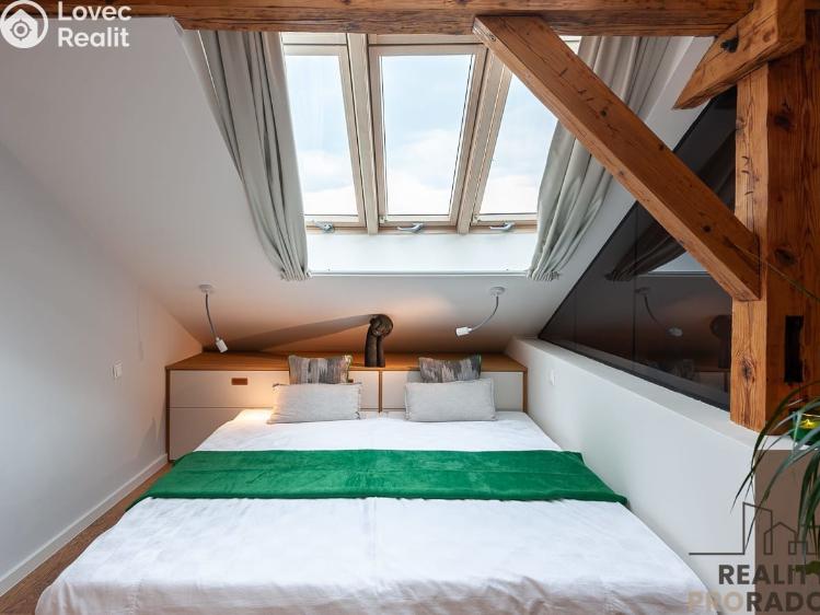 Pronájem bytu 1+KK Praha, Čs. armády 369/7 č. 7