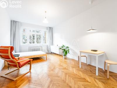 Rent apartment 1+KK Praha, Komunardů č. 1