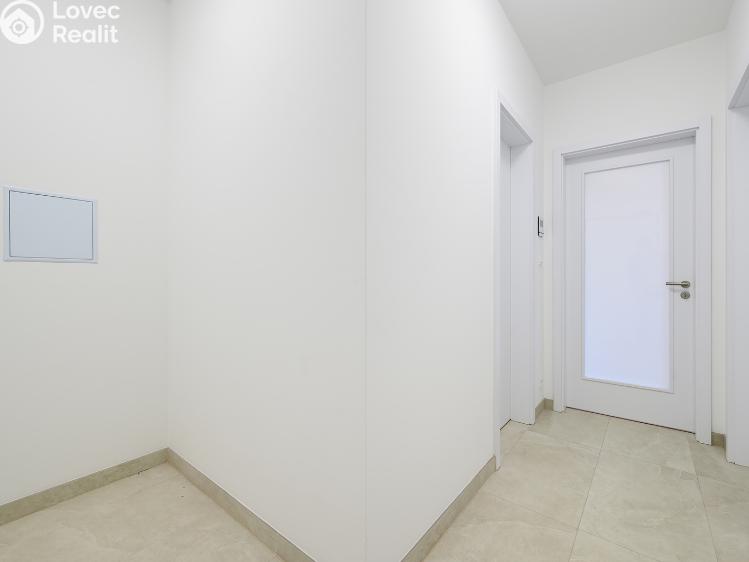 Pronájem bytu 2+KK Praha, Vladimíra Kobranova 1059/4 č. 8