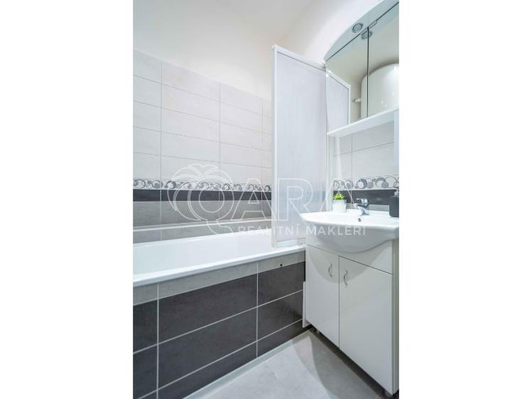 Pronájem bytu 2+KK Praha, U libeňského pivovaru 1027/31 č. 9