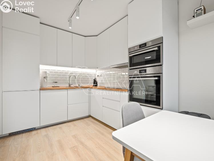 Pronájem bytu 3+1 Praha, Střekovská 1341/8 č. 9