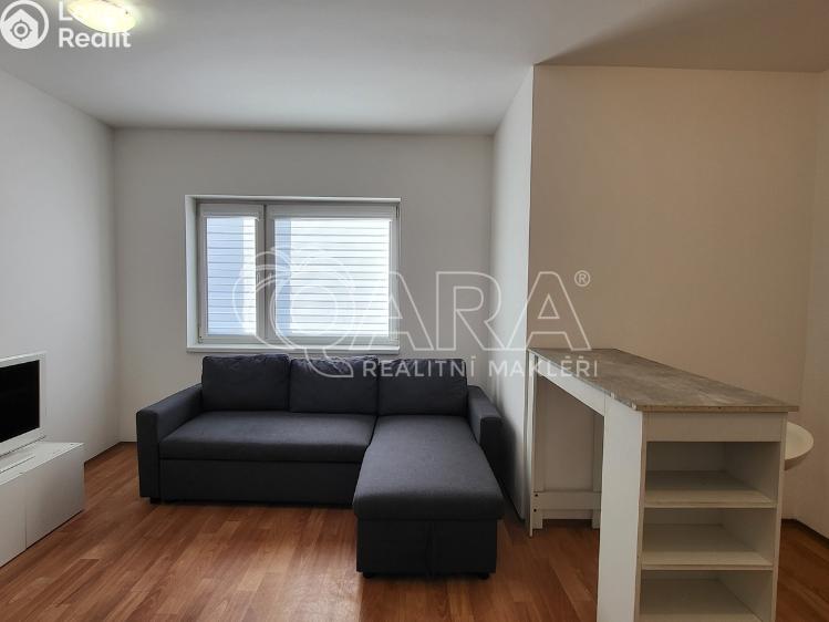 Prodej bytu 1+KK Milovice, Armádní 876 č. 4