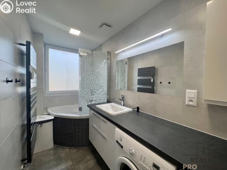 Prodej bytu 3+1 Jesenice č. 8