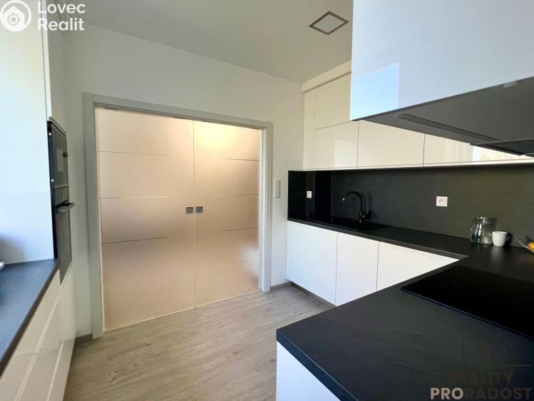 Prodej bytu 3+1 Jesenice č. 13