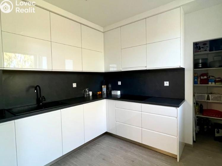 Prodej bytu 3+1 Jesenice č. 16