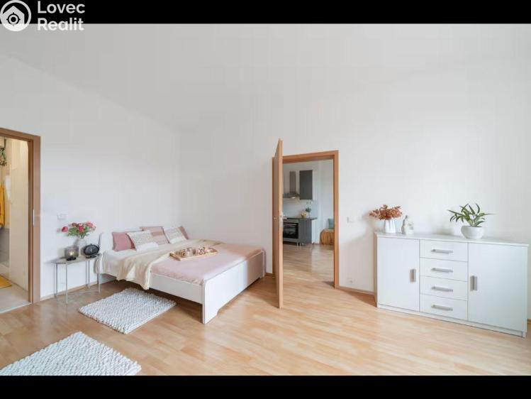 Pronájem bytu 2+KK Praha, Husinecká č. 3