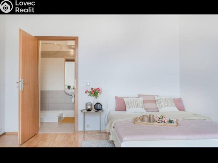 Pronájem bytu 2+KK Praha, Husinecká č. 4